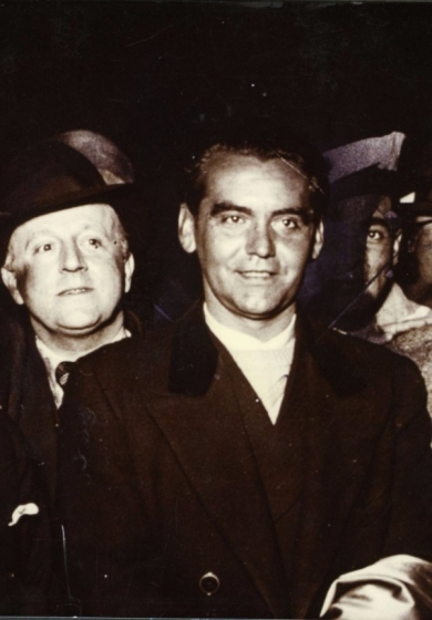 Federico García Lorca con Gregorio Martínez Sierra, Jorge Larco y Manuel Fontanals, a su llegada a Buenos Aires.