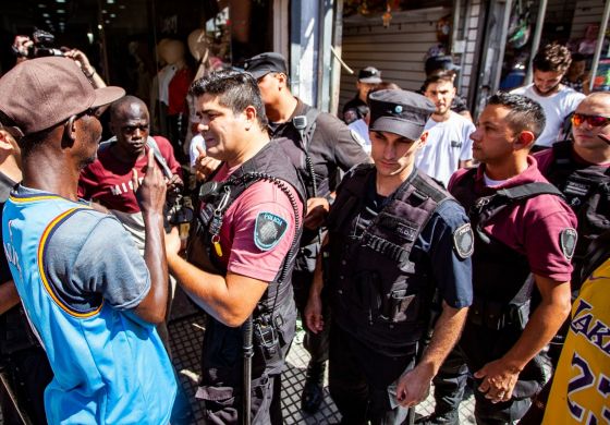 Ser senegalés en Buenos Aires, toda una contravención