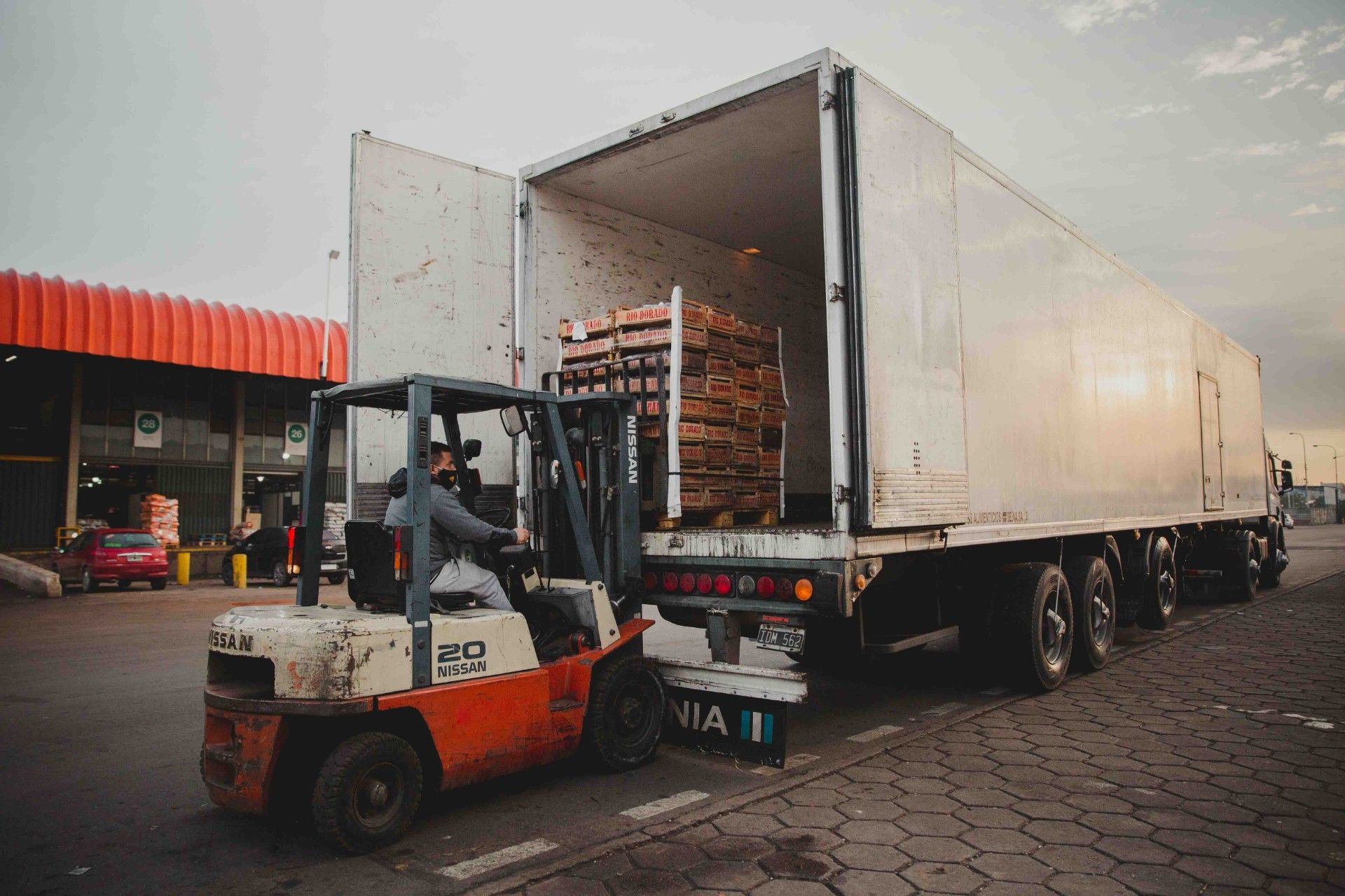 El transporte de alimentos es uno de los grandes responsables de la crisis climática.