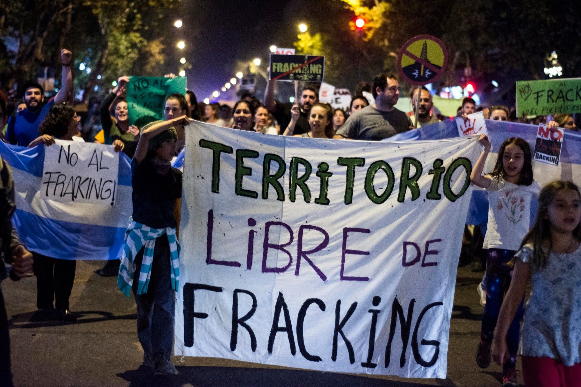 Marcha en Mendoza por ley 7722- Foto: Amor y pólvora