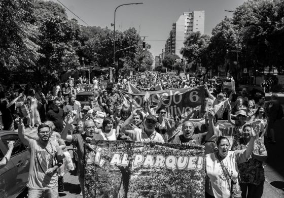 Un abrazo para defender al parque y a la cultura