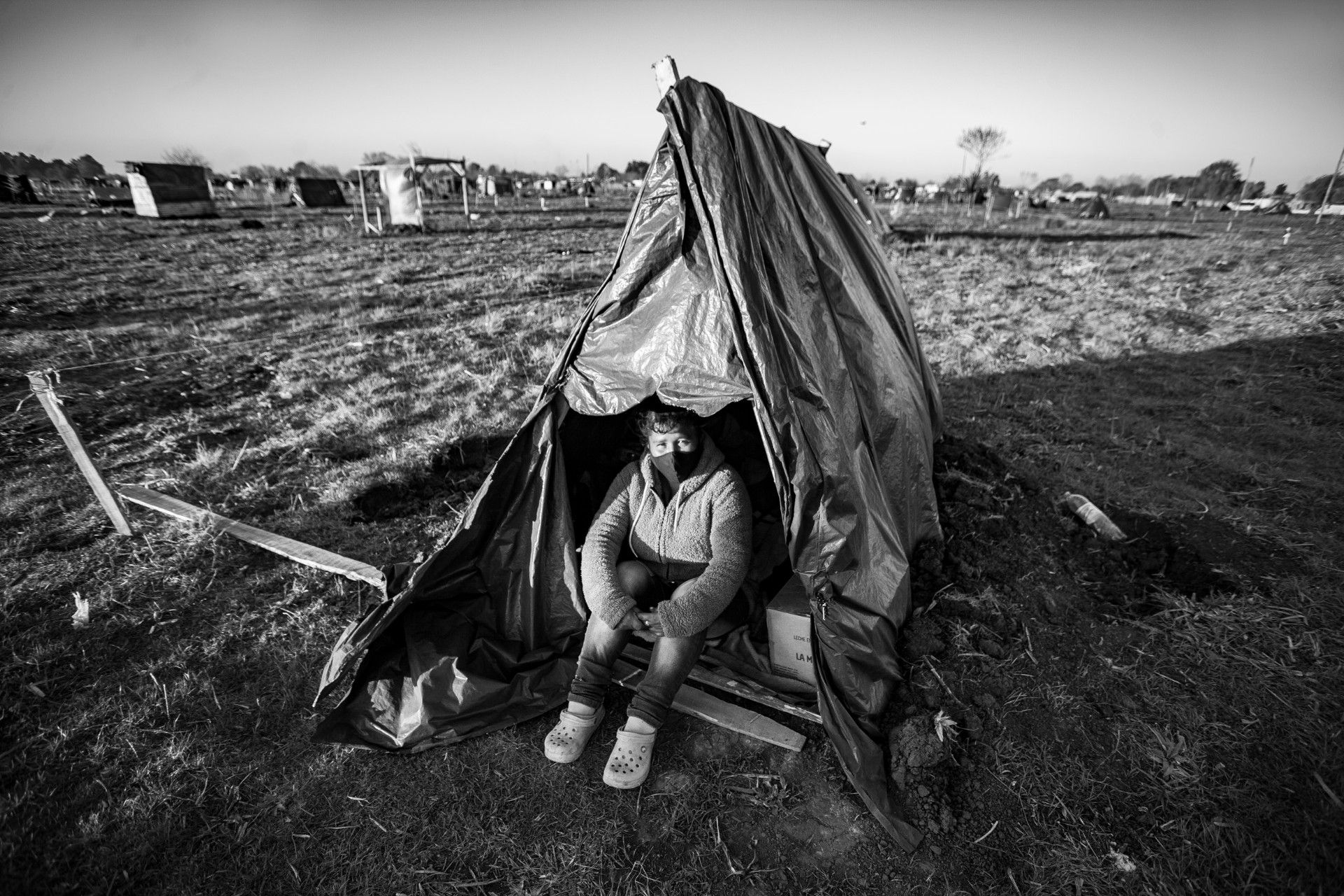 Rosita. 43 años. Barre plazas y recibe las asignaciones por sus hijos. Antes vendía comida y juntaba para el alquiler. Hace dos años que dejó de hacerlo.