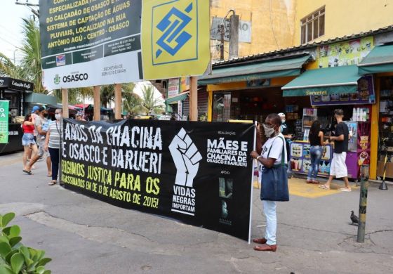 Madres adelante del Fórum Criminal de Osasco (Brasil)