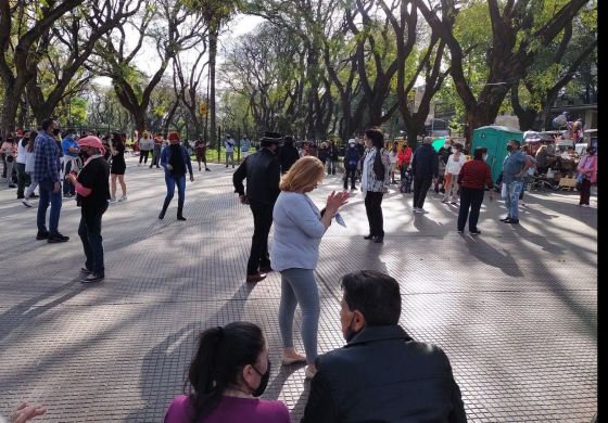 Nombrar lo invisible hasta que nos espeje