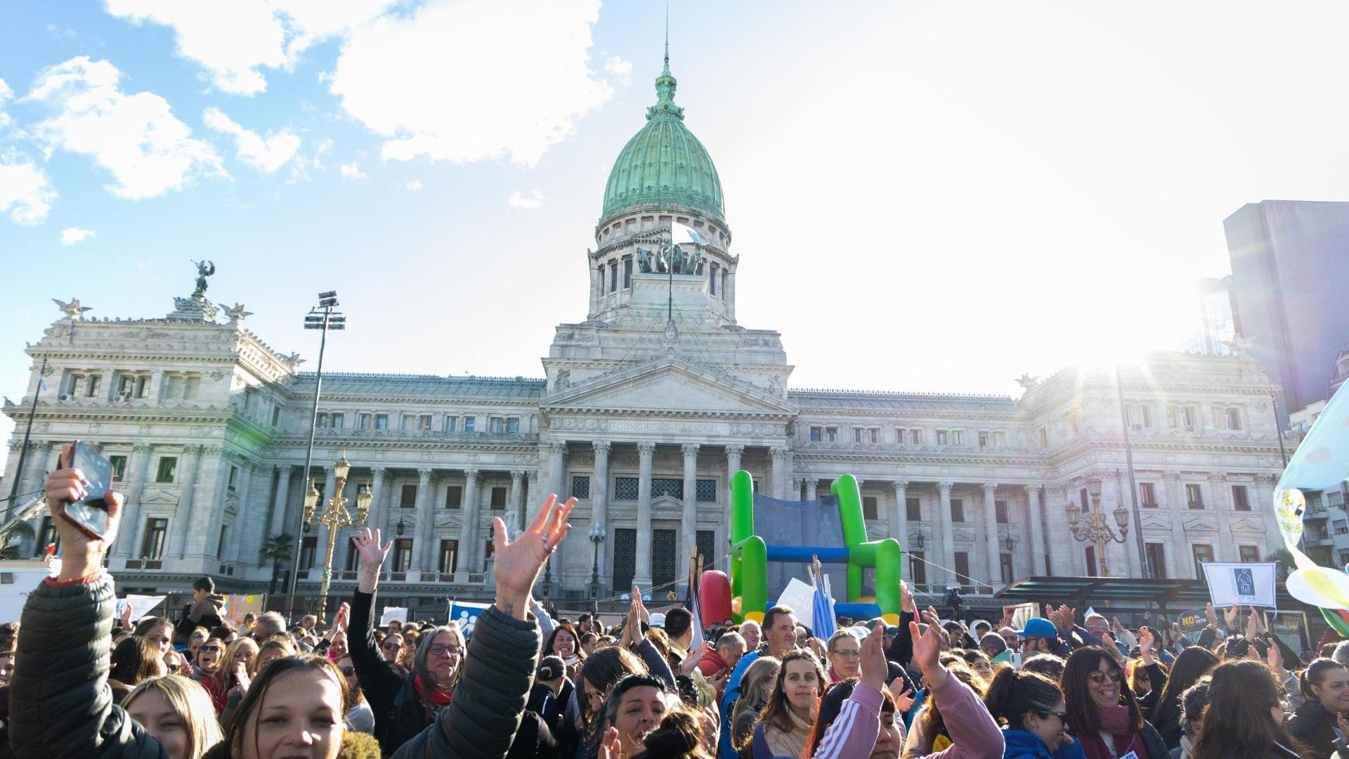 El veto de Milei, ¡Afuera!