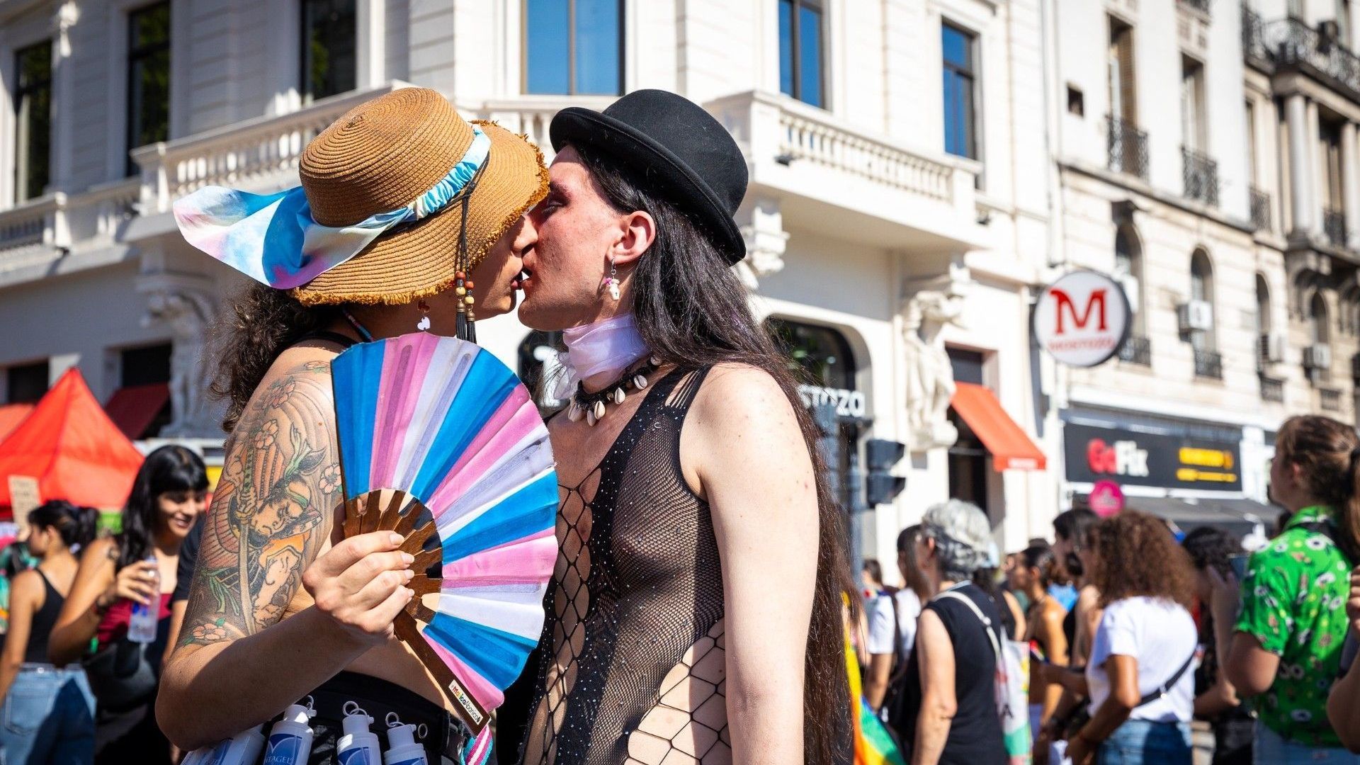 Juzgan por “abuso sexual” a una activista trans que bailó frente a libertarios